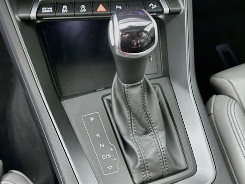 Used 2023 Audi Q3 2.0T Premium w/ Black Optic Sport Package AWD/4WD image 23