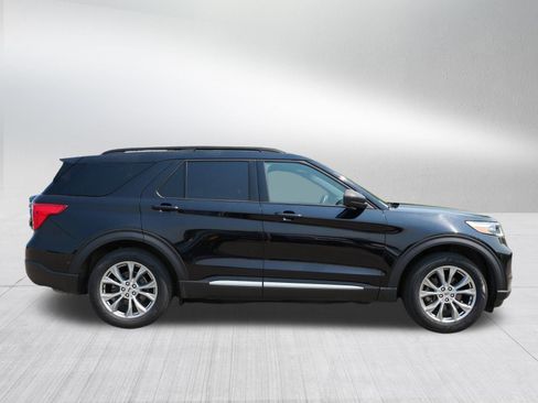 Used 2020 Ford Explorer XLT w/ Equipment Group 202A AWD/4WD image 8