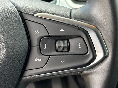 Used 2025 Chevrolet Trax LT w/ LT Convenience Package FWD image 25