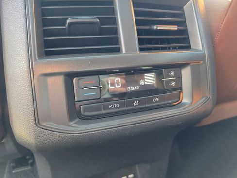 Used 2023 Volkswagen Atlas SE w/ Panoramic Sunroof Package AWD/4WD image 14