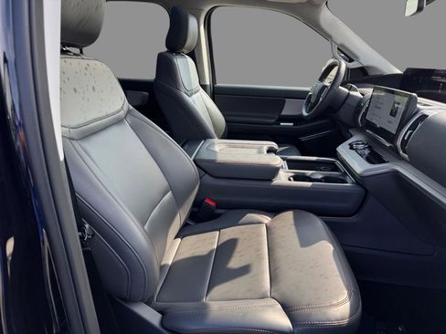 Used 2025 Ford Expedition Active AWD/4WD image 13