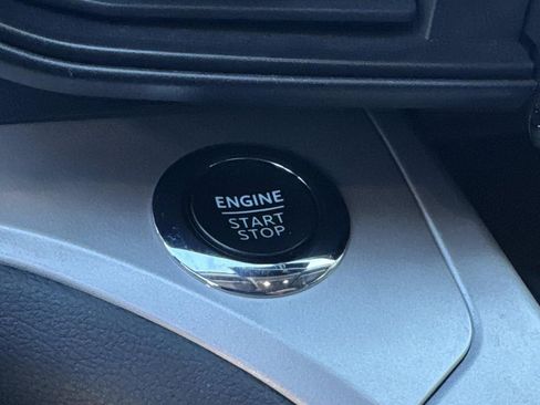 Used 2023 Ford Explorer XLT image 31