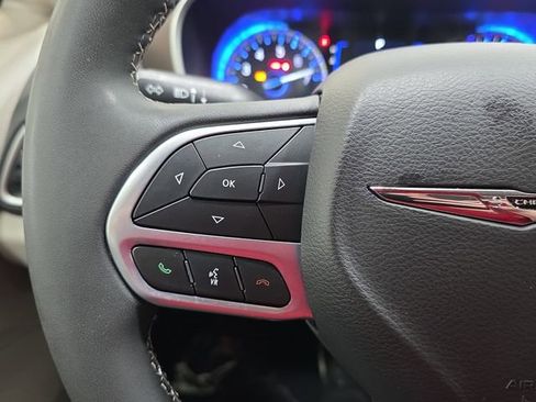 Used 2023 Chrysler Voyager LX FWD image 16