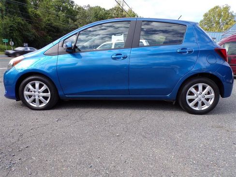 Used 2017 Toyota Yaris 4-Door Hatchback FWD image 12