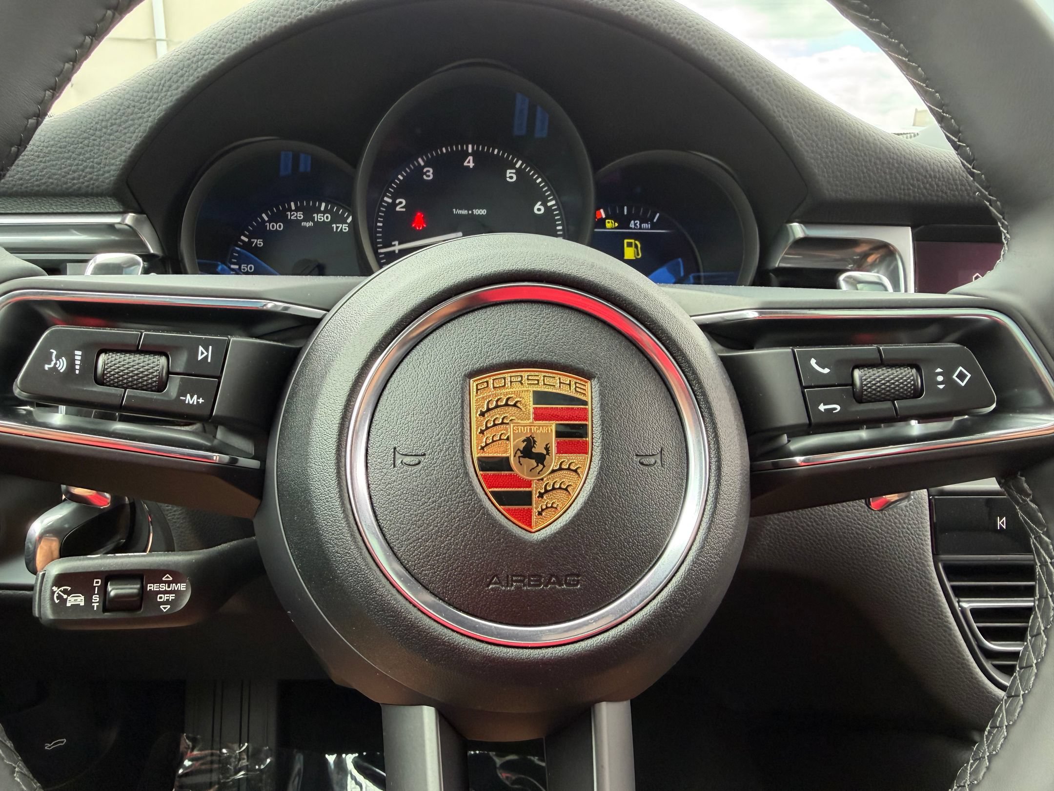 Certified 2026 Porsche Macan AWD/4WD image 30