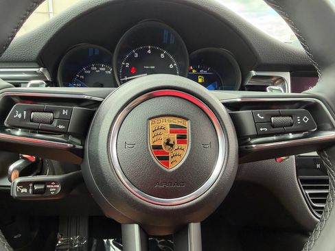 Certified 2026 Porsche Macan AWD/4WD image 30