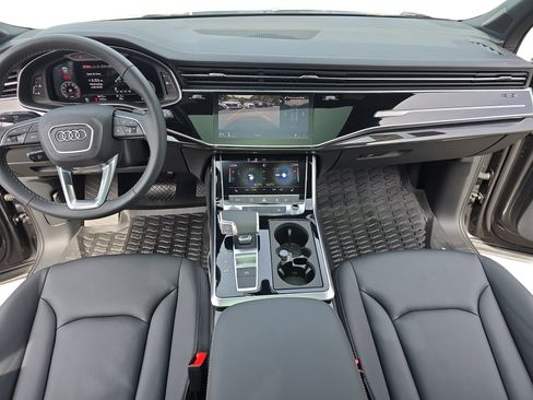 Used 2025 Audi Q7 2.0T Premium w/ Convenience Plus Package AWD/4WD image 9