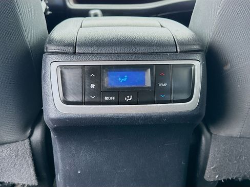 Used 2015 Toyota Highlander LE image 16