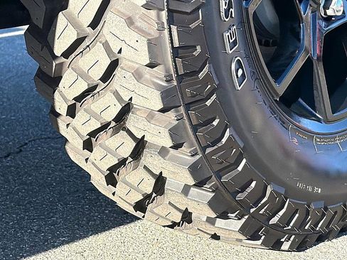 Used 2024 Jeep Gladiator Sport image 7