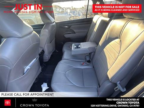 Used 2023 Toyota Highlander XLE FWD image 9
