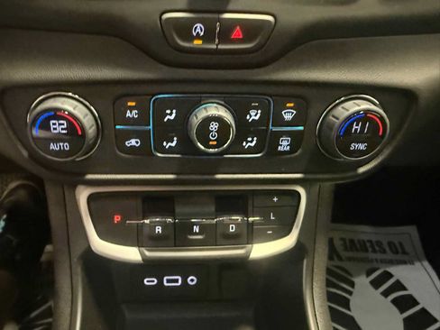 Used 2023 GMC Terrain SLE w/ Driver Convenience Package AWD/4WD image 31