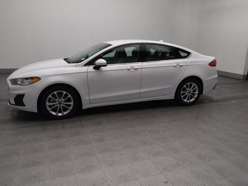 Used 2020 Ford Fusion SE FWD image 2
