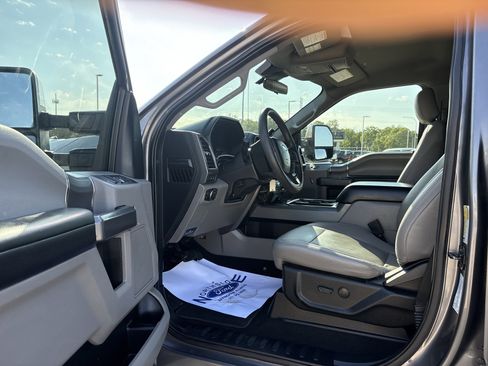 Used 2021 Ford F250 XLT w/ XLT Premium Package AWD/4WD image 11