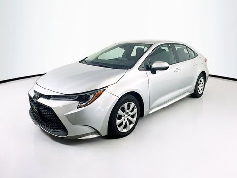 Used 2022 Toyota Corolla LE FWD image 3