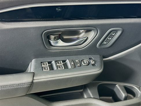 Used 2025 Honda Pilot Touring image 15