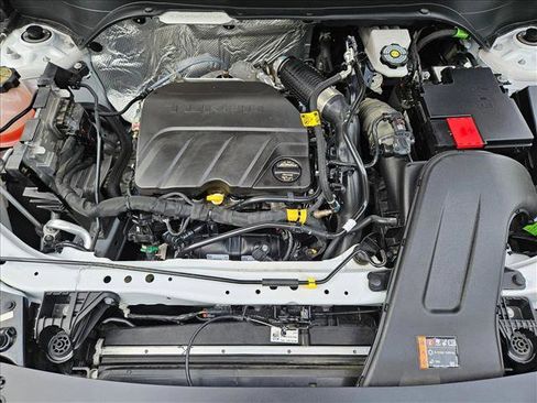 Used 2025 Chevrolet Trax LT FWD image 21