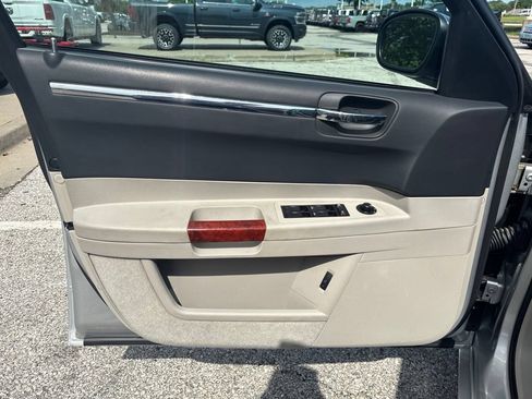 Used 2005 Chrysler 300 C w/ Sound Group II RWD image 52
