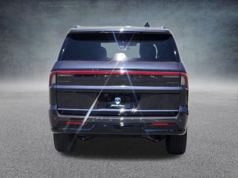 New 2026 Lincoln Navigator L Reserve AWD/4WD image 6