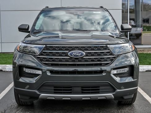 Certified 2023 Ford Explorer XLT w/ Equipment Group 202A AWD/4WD image 4