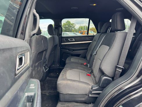 Used 2018 Ford Explorer XLT AWD/4WD image 16