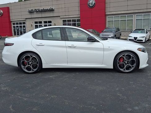 Used 2024 Alfa Romeo Giulia Ti w/ Active Assist Plus Package RWD image 7