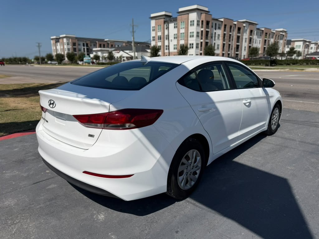 Used 2017 Hyundai Elantra SE FWD image 5