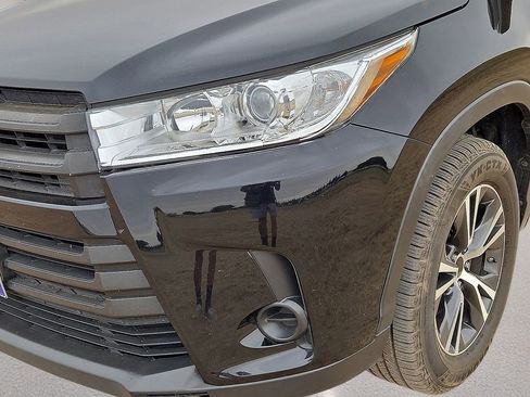 Used 2019 Toyota Highlander LE FWD image 9