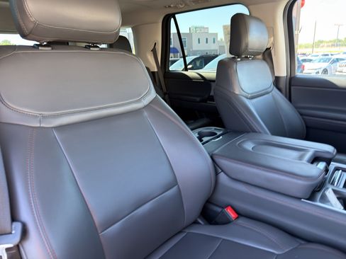 Used 2025 Ford Expedition Active AWD/4WD image 22