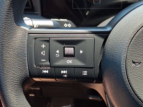 Used 2025 Nissan Kicks SV FWD image 20