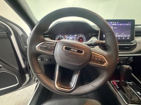 Used 2024 Jeep Compass Latitude AWD/4WD image 16