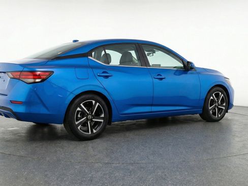 Used 2025 Nissan Sentra SV FWD image 9