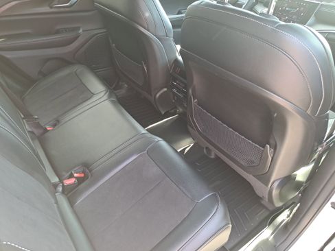 Used 2023 Jeep Grand Cherokee Altitude image 11