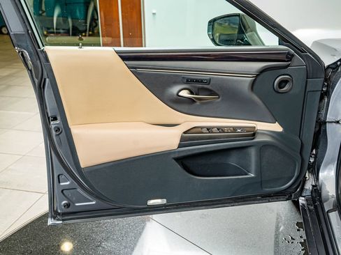 Used 2019 Lexus ES 350 w/ Premium Package FWD image 19