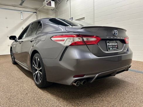 Used 2020 Toyota Camry SE FWD image 4