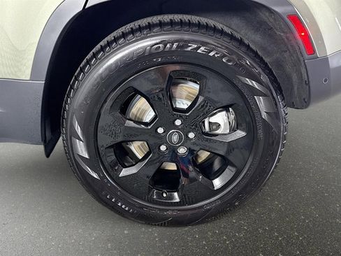 Used 2025 Land Rover Defender 110 S image 30