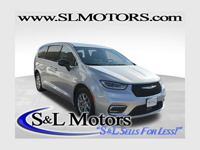 Used 2024 Chrysler Pacifica Touring-L