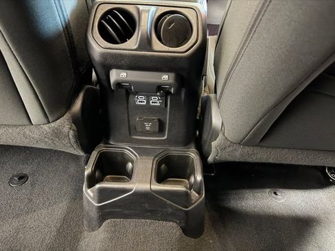 Used 2020 Jeep Wrangler Unlimited Sahara AWD/4WD image 33