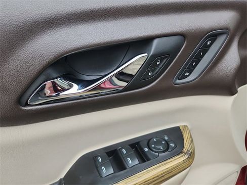 Certified 2018 GMC Acadia Denali w/ Technology Package image 23