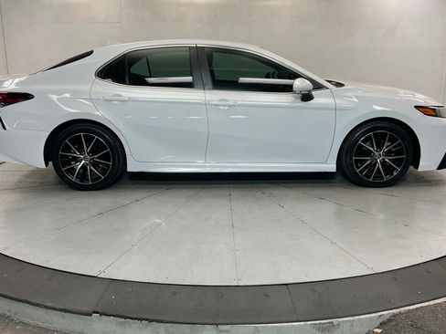 Used 2023 Toyota Camry SE FWD image 7