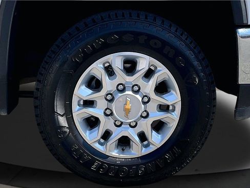 Used 2024 Chevrolet Silverado 2500 LT image 34