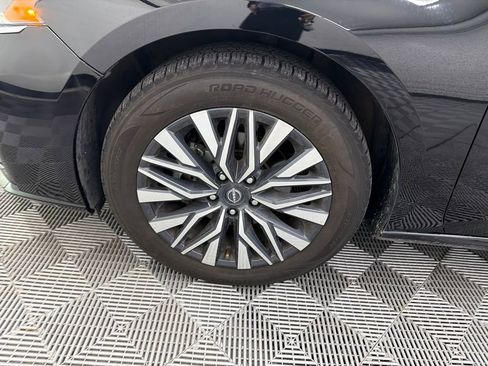 Used 2024 Nissan Altima 2.5 SV FWD image 12