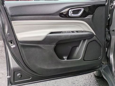 Used 2023 Jeep Compass Limited image 12