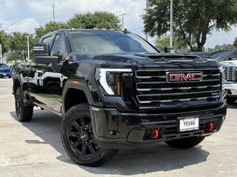 Used 2025 GMC Sierra 2500 AT4 AWD/4WD image 2
