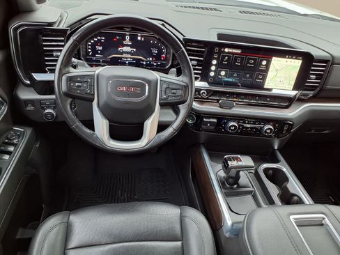 Used 2022 GMC Sierra 1500 SLT w/ SLT Premium Package AWD/4WD image 3