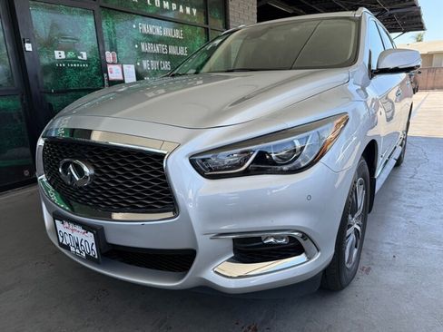 Used 2019 INFINITI QX60 Luxe w/ Essential Package FWD image 3
