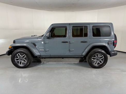 Used 2024 Jeep Wrangler Unlimited Sahara AWD/4WD image 5