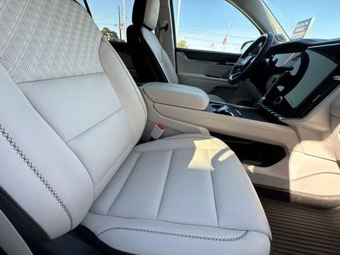 Used 2024 GMC Acadia Denali w/ Super Cruise Package FWD image 5