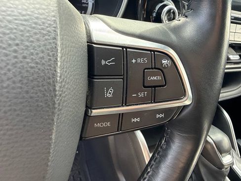 Used 2021 Toyota Highlander Limited AWD/4WD image 18