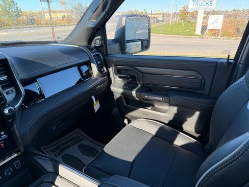 New 2025 RAM 3500 Limited image 18