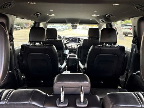 Used 2025 Chrysler Pacifica Select FWD image 33